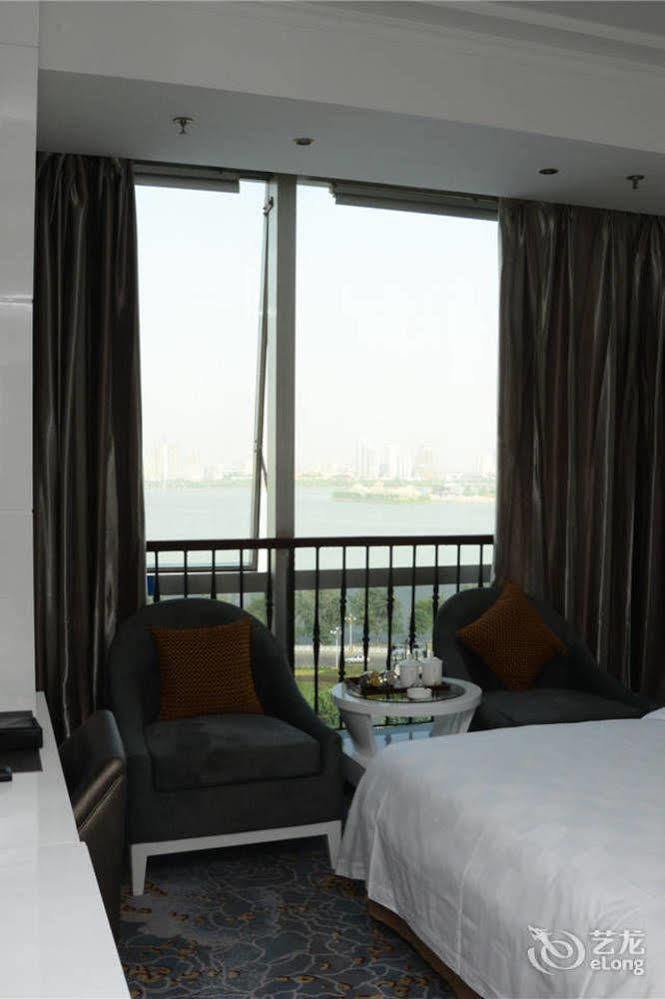 Yijing Holiday Hotel Yimeng Road Linyi  Exterior photo